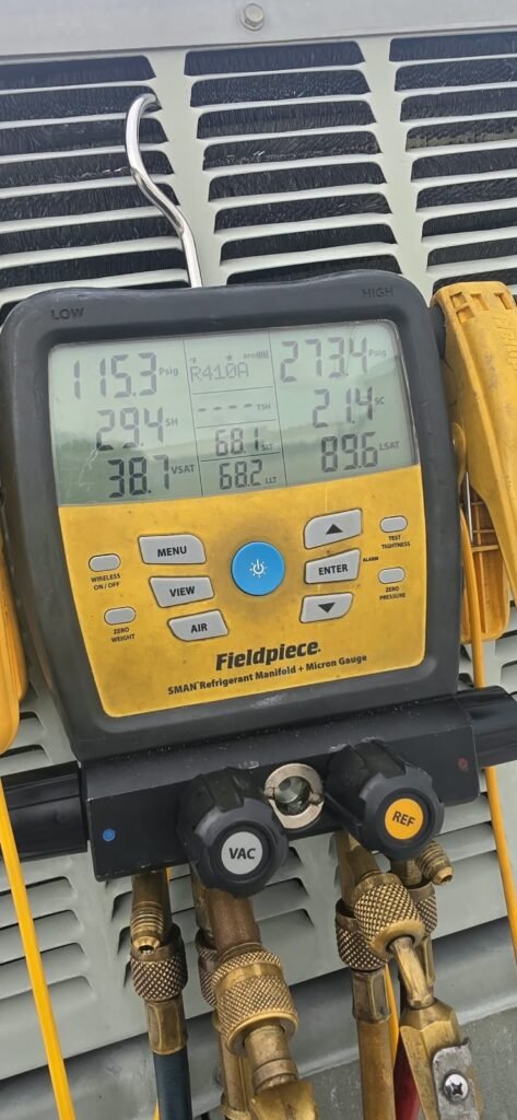 Digital Manifold Gauge on HVAC Unit in Wesley Chapel, FL 33543 Digital manifold gauge on HVAC unit in Wesley Chapel, FL 33543