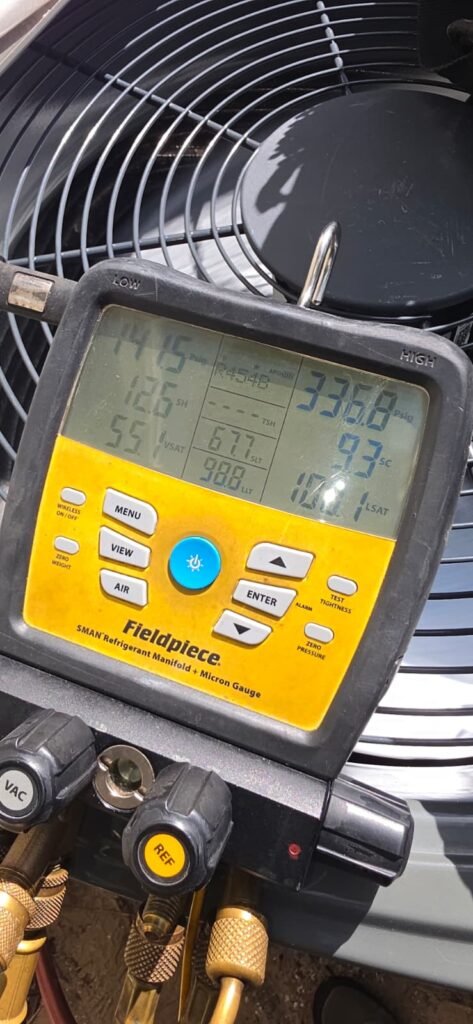 HVAC Gauge Readings in Treasure Island, FL 33706 Digital gauge with HVAC readings in Treasure Island, FL 33706