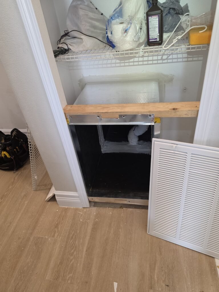 Open Vent and Ductwork in Ruskin, FL 33570 Open vent and ductwork in closet in Ruskin, FL 33570