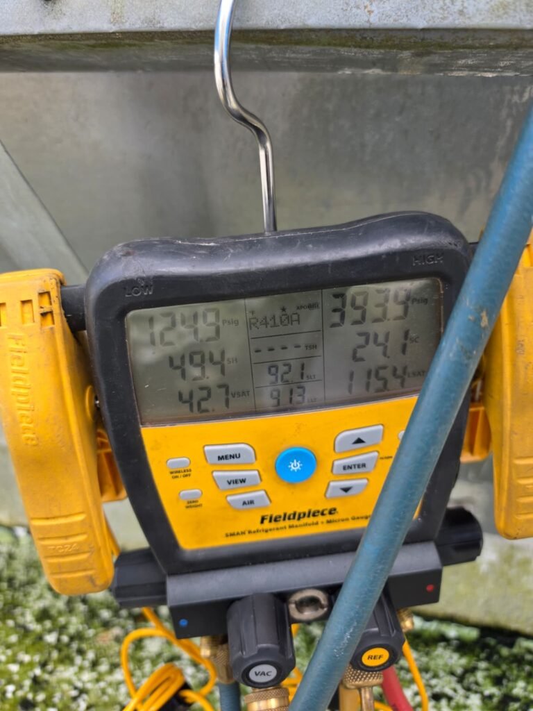 Manifold gauge pressure readings during HVAC service in Brandon, FL 33511